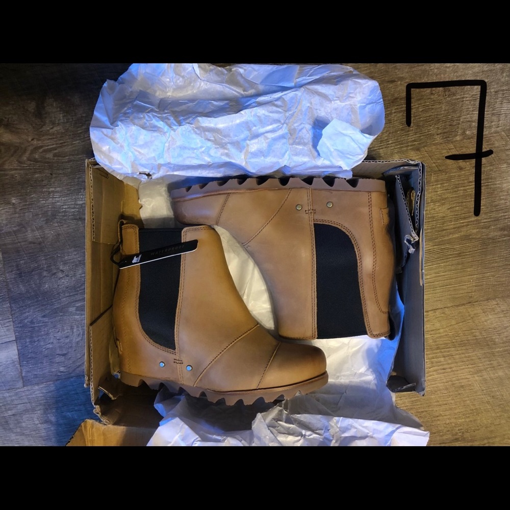 SOLD Brand new Sorel Lea Wedge sz 7
